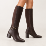 Bottes hautes à talon bloc, tige élastiquée et boucle métallique – Noir / Marron